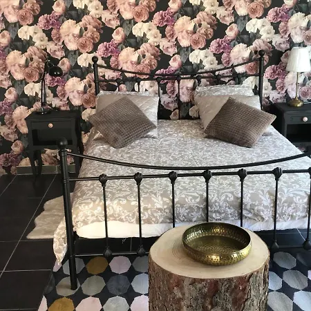 La Rosea Avec Piscine לינה וארוחת בוקר 3*