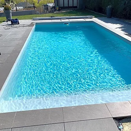 La Rosea Avec Piscine לינה וארוחת בוקר מנד