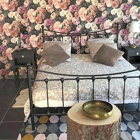 La Rosea Avec Piscine לינה וארוחת בוקר 3*